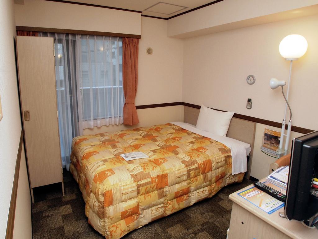 Toyoko Inn Hokkaido Sapporo-Eki Nishi-Guchi Hokudai Mae Bagian luar foto