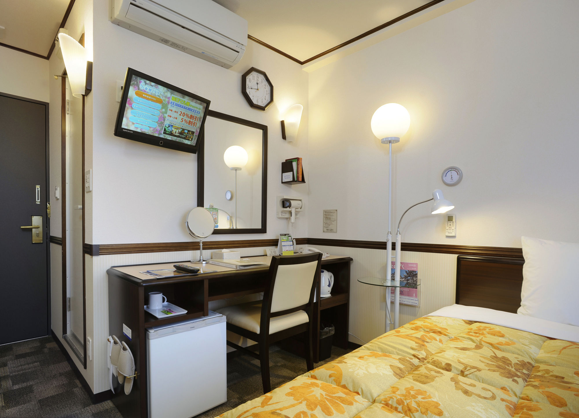 Toyoko Inn Hokkaido Sapporo-Eki Nishi-Guchi Hokudai Mae Bagian luar foto